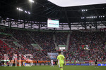 28.09.2019, Fussball 1. Bundesliga 2019/2020, 6.Spieltag, FC Augsburg - Bayer Leverkusen, in der WWK-Arena Augsburg. Zuschauerzahl steht auf der Anzeigetafel 27113 Zuschauer.


