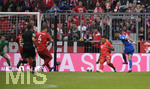 05.10.2019, Fussball 1. Bundesliga 2019/2020, 7.Spieltag, FC Bayern Mnchen - TSG Hoffenheim, in der Allianz-Arena Mnchen. Torschuss zum 1:0 von Sargis Adamyan (re, Hoffenheim) gegen Jerome Boateng (FC Bayern Mnchen).


