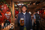 06.10.2019, Fussball 1. Bundesliga 2019/2020,  FC Bayern Mnchen, die Mannschaft besucht das Oktoberfest, auf Einladung von Paulaner in der Kfer-Schnke, David Alaba (FC Bayern Mnchen) 