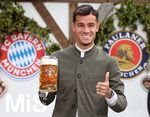 06.10.2019, Fussball 1. Bundesliga 2019/2020,  FC Bayern Mnchen, die Mannschaft besucht das Oktoberfest, auf Einladung von Paulaner in der Kfer-Schnke, Philippe Coutinho (Bayern Mnchen). 