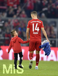 09.11.2019, Fussball 1. Bundesliga 2019/2020, 11.Spieltag, FC Bayern Mnchen - Borussia Dortmund, in der Allianz-Arena Mnchen. Ivan Perisic (FC Bayern Mnchen) mit seinem Sohn.


