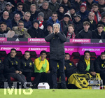 09.11.2019, Fussball 1. Bundesliga 2019/2020, 11.Spieltag, FC Bayern Mnchen - Borussia Dortmund, in der Allianz-Arena Mnchen. Trainer Lucien Favre (Dortmund) unzufrieden.


