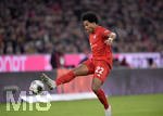 09.11.2019, Fussball 1. Bundesliga 2019/2020, 11.Spieltag, FC Bayern Mnchen - Borussia Dortmund, in der Allianz-Arena Mnchen. Serge Gnabry (FC Bayern Mnchen) am Ball.


