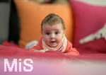 01.09.2019,  Baby Lilli auf einer Decke im Wohnzimmer, (Modelreleased)