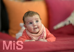 01.09.2019,  Baby Lilli auf einer Decke im Wohnzimmer, (Modelreleased)