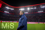 30.11.2019, Fussball 1. Bundesliga 2019/2020, 13.Spieltag, FC Bayern Mnchen - Bayer 04 Leverkusen, in der Allianz-Arena Mnchen. Trainer Hans-Dieter Flick (FC Bayern Mnchen) geht .


