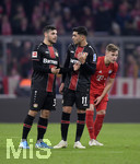 30.11.2019, Fussball 1. Bundesliga 2019/2020, 13.Spieltag, FC Bayern Mnchen - Bayer 04 Leverkusen, in der Allianz-Arena Mnchen. v.li: Kevin Volland (Leverkusen) und Nadiem Amiri (Leverkusen) diskutieren.


