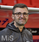 16.12.2019, Fussball 3. Bundesliga 2019/2020, 19.Spieltag, FC Ingolstadt 04 - TSV 1860 Mnchen, im Audi-Sportpark in Ingolstadt, Trainer Michael Kllner (TSV 1860 Mnchen) lchelt.


