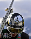 28.12.2019, Skispringen Vierschanzentournee Oberstdorf Training an der Schattenbergschanze, Anze Lanisek (Slowenien) auf dem Weg zur Schanze, die sich in seinem Alu-Helm spiegelt.