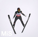 28.12.2019, Skispringen Vierschanzentournee Oberstdorf Training an der Schattenbergschanze, Philipp Raimund (Deutschland) in der Luft.