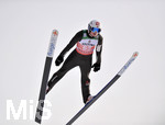 28.12.2019, Skispringen Vierschanzentournee Oberstdorf Training an der Schattenbergschanze, Marius Lindvik (Norwegen) in der Luft.