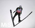 28.12.2019, Skispringen Vierschanzentournee Oberstdorf Training an der Schattenbergschanze, Yukiya Sato (Japan) in der Luft.