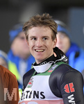 28.12.2019, Skispringen Vierschanzentournee Oberstdorf Training an der Schattenbergschanze, Karl Geiger (Deutschland) lacht zufrieden. 