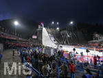 28.12.2019, Skispringen Vierschanzentournee Oberstdorf Training an der Schattenbergschanze, Das Skisprungstadion Erdinger-Arena mit der Schanzenanlage im Flutlicht.