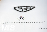 01.01.2020, Skispringen Vierschanzentournee, Neujahrsspringen in Garmisch Partenkirchen auf der groen Olympiaschanze, Karl Geiger (GER) landet gleich.