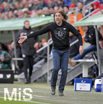 18.01.2020, Fussball 1. Bundesliga 2019/2020, 18. Spieltag, FC Augsburg - Borussia Dortmund, in der WWK-Arena Augsburg. Trainer Martin Schmidt (FC Augsburg) in Rage.


