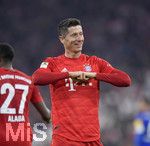 25.01.2020, Fussball 1. Bundesliga 2019/2020, 19. Spieltag, FC Bayern Mnchen - FC Schalke 04, in der Allianz-Arena Mnchen. v.li: Robert Lewandowski (FC Bayern Mnchen) Torjubel.

