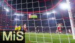 05.03.2024,  Fussball UEFA Championsleague 2023/2024: Achtelfinale,  FC Bayern Mnchen - Lazio Rom, in der Allianz-Arena Mnchen.  Torschuss zum 3:0 von Harry Kane (re, FC Bayern Mnchen) 


