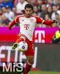 09.03.2024, Fussball 1. Bundesliga 2023/2024, 25.Spieltag, FC Bayern Mnchen - 1.FSV Mainz 05, in der Allianz-Arena Mnchen.  Serge Gnabry (FC Bayern Mnchen) am Ball 


