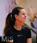 12.04.2024, FIBO-Messe fr Fitness, Wellness und Gesundheit in Kln. Yogaexpertin Betty Sturm stellt ihr Unternehmen BOYA Fitness vor.