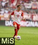 13.04.2024, Fussball 1. Bundesliga 2023/2024, 29.Spieltag, FC Bayern Mnchen - 1.FC Kln, in der Allianz-Arena Mnchen.  Joshua Kimmich (FC Bayern Mnchen) am Ball 


