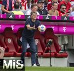 13.04.2024, Fussball 1. Bundesliga 2023/2024, 29.Spieltag, FC Bayern Mnchen - 1.FC Kln, in der Allianz-Arena Mnchen.  Sportdirektor Christoph Freund (Bayern Mnchen) fngt den Ball 


