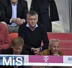 27.04.2024, Fussball 1. Bundesliga 2023/2024, 31.Spieltag, FC Bayern Mnchen - Eintracht Frankfurt, in der Allianz-Arena Mnchen. Prsident Herbert Hainer (FC Bayern) nachdenklich. 

