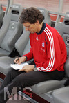 Fussball 1.Bundesliga 2006/07, Freundschaftsspiel, SSV Ulm 1846 - FC Bayern München, Dienstag 22.05.07,  Co-Trainer Michael HENKE (Bayern München) macht sich Notizzen.