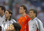 Fussball EM-Qualifikation, Deutschland - Slowakei in Hamburg, 06.06.2007,   Torwart Jens LEHMANN (mitte, GER)  bei der Nationalhymne.