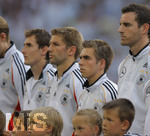 Fussball EM-Qualifikation, Deutschland - Slowakei in Hamburg, 06.06.2007,   Die deutschen Spieler sind vor dem Spiel konzentriert. v.l. Miroslav KLOSE, Thomas HITZLSPERGER, Philipp LAHM und Christoph METZELDER.