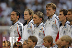 Fussball EM-Qualifikation, Deutschland - Slowakei in Hamburg, 06.06.2007,   Aufstellung zur Nationalhymne v.li: Kevin KURANYI, Marcell JANSEN, Clemens FRITZ, alle GER.