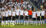 Fussball EM-Qualifikation, Deutschland - Slowakei in Hamburg, 06.06.2007,  Die deutschen Nationalspieler liegen sich in den Armen. v.l. Philipp LAHM, Clemens FRITZ, Kevin KURANYI, Bernd SCHNEIDER, Per MERTESACKER, Christoph METZELDER, Miroslav KLOSE, Torwart Jens LEHMANN, Torsten FRINGS, Thomas HITZLSPERGER und Marcell JANSEN.