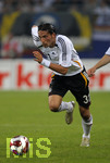 Fussball EM-Qualifikation, Deutschland - Slowakei in Hamburg, 06.06.2007,   Kevin KURANYI (GER) spurtet dem Ball hinterher.