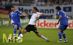 Fussball EM-Qualifikation, Deutschland - Slowakei in Hamburg, 06.06.2007,   Mario GOMEZ (re) wird für Kevin KURANYI (mitte, GER) gegen Zdenko STRBA (li, Slowakei).