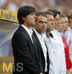 Fussball EM-Qualifikation, Deutschland - Slowakei in Hamburg, 06.06.2007,   Bundestrainer Jochim LÖW ( GER) und Co-Trainer Hans FLICK (2.v.li).