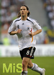Fussball EM-Qualifikation, Deutschland - Slowakei in Hamburg, 06.06.2007,   Torsten FRINGS (GER) spurtet.