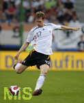 Fussball EM-Qualifikation, Deutschland - Slowakei in Hamburg, 06.06.2007,   Per MERTESACKER (GER) am Ball.        