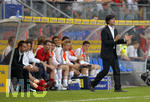 Fussball EM-Qualifikation, Deutschland - Slowakei in Hamburg, 06.06.2007,   Bundestrainer Jochim LÖW ( GER) vor der Ersatzbank in Rage.