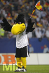 Fussball EM-Qualifikation, Deutschland - Slowakei in Hamburg, 06.06.2007,   Das DFB-Maskottchen PAULE freut sich.