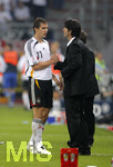 Fussball EM-Qualifikation, Deutschland - Slowakei in Hamburg, 06.06.2007,   Bundestrainer Joachim LÖW (re) shakehands mit Miroslav KLOSE (li, beide GER).