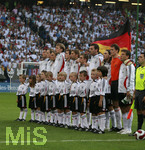 Fussball EM-Qualifikation, Deutschland - Slowakei in Hamburg, 06.06.2007, die deutschen Nationalspieler in einer Reihe. v.l. Kevin KURANYI, Marcell JANSEN, Clemens FRITZ, Per MERTESACKER, Miroslav KLOSE, Thomas HITZLSPERGER, Philipp LAHM, Christoph METZELDER und Tosten FRINGS, Torwart Jens LEHMANN und Kapitän Bernd SCHNEIDER.