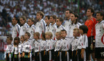 Fussball EM-Qualifikation, Deutschland - Slowakei in Hamburg, 06.06.2007, die deutschen Nationalspieler in einer Reihe. v.l. Kevin KURANYI, Marcell JANSEN, Clemens FRITZ, Per MERTESACKER, Miroslav KLOSE, Thomas HITZLSPERGER, Philipp LAHM, Christoph METZELDER und Tosten FRINGS, Torwart Jens LEHMANN und Kapitän Bernd SCHNEIDER.