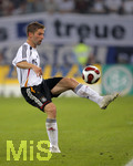 Fussball EM-Qualifikation, Deutschland - Slowakei in Hamburg, 06.06.2007,   Thomas HITZLSPERGER (GER) am Ball.  