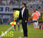 Fussball EM-Qualifikation, Deutschland - Slowakei in Hamburg, 06.06.2007,   Bundestrainer Joachim LÖW ( GER) am Spielfeldrand.