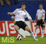 Fussball EM-Qualifikation, Deutschland - Slowakei in Hamburg, 06.06.2007,   Miroslav KLOSE (GER) am Ball.