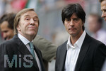 Fussball EM-Qualifikation, Deutschland - Slowakei in Hamburg, 06.06.2007,   Ex-Nationalspieler Günter NETZER (li) mit Bundestrainer Joachim LÖW (re, GER).