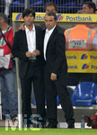 Fussball EM-Qualifikation, Deutschland - Slowakei in Hamburg, 06.06.2007,   Trainer Joachim LÖW (li, GER) und Co-Trainer Hans FLICK (re) umarmen sich.
