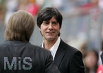 Fussball EM-Qualifikation, Deutschland - Slowakei in Hamburg, 06.06.2007,   Trainer Joachim LÖW (GER) grinst zufrieden.