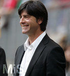 Fussball EM-Qualifikation, Deutschland - Slowakei in Hamburg, 06.06.2007,   Trainer Joachim LÖW (GER) grinst zufrieden.