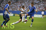 Fussball EM-Qualifikation, Deutschland - Slowakei in Hamburg, 06.06.2007,   Miroslav KLOSE (li, GER) gegen Martin SKRTEL (re, Slowakei).
